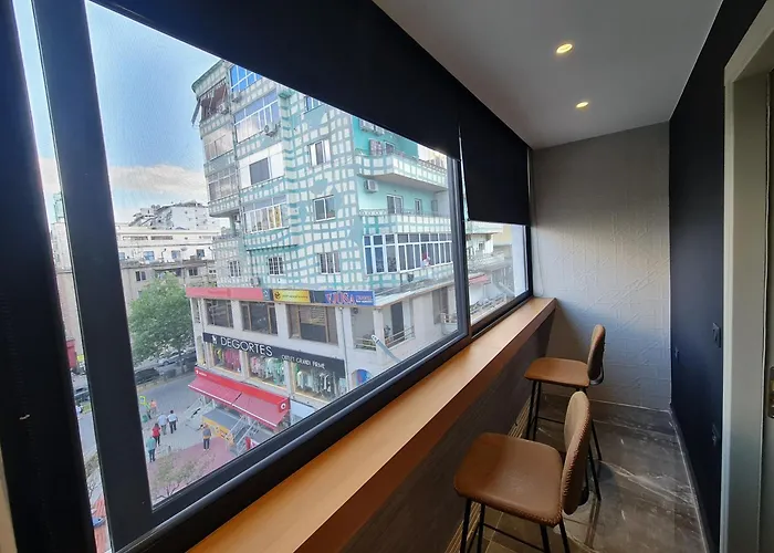 La Mirage & Тирана