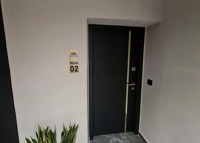 La Mirage & * Tirana