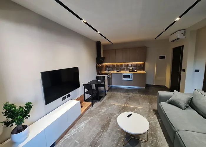 La Mirage & Тирана