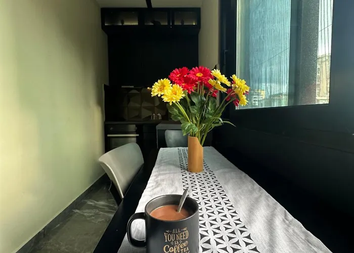 La Mirage & Тирана