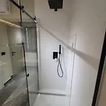 La Mirage & *