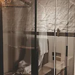 La Mirage & *