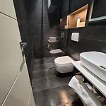 La Mirage & *