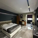 La Mirage & *