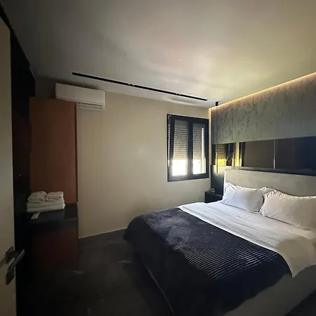 La Mirage &