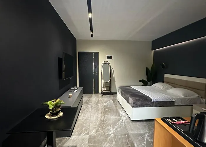 La Mirage & * Τίρανα